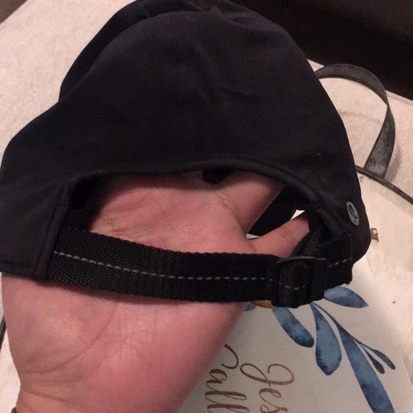 Lululemon cap - Picture 2 of 4